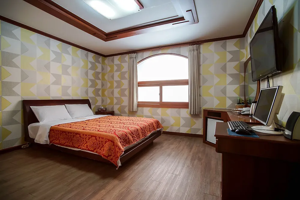 Trevi Hotel Jeju